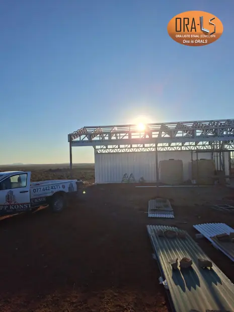 Warehouse stoor commercial using ORALS-supplied structural systems and materials
