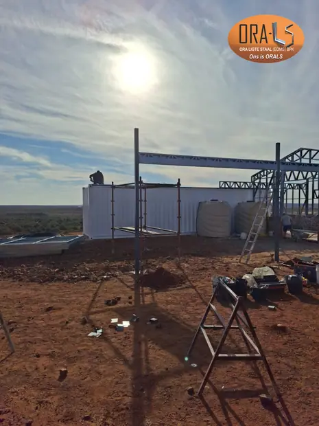 Warehouse stoor commercial using ORALS-supplied structural systems and materials