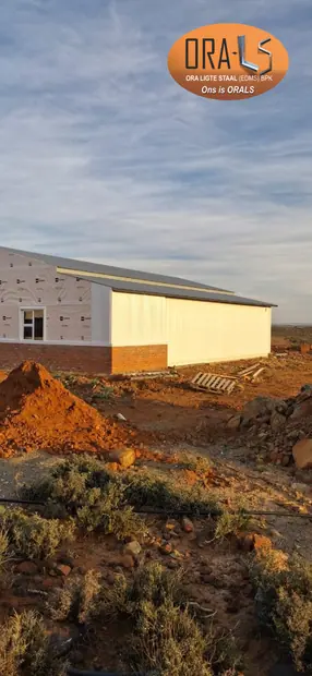 Warehouse stoor commercial using ORALS-supplied structural systems and materials
