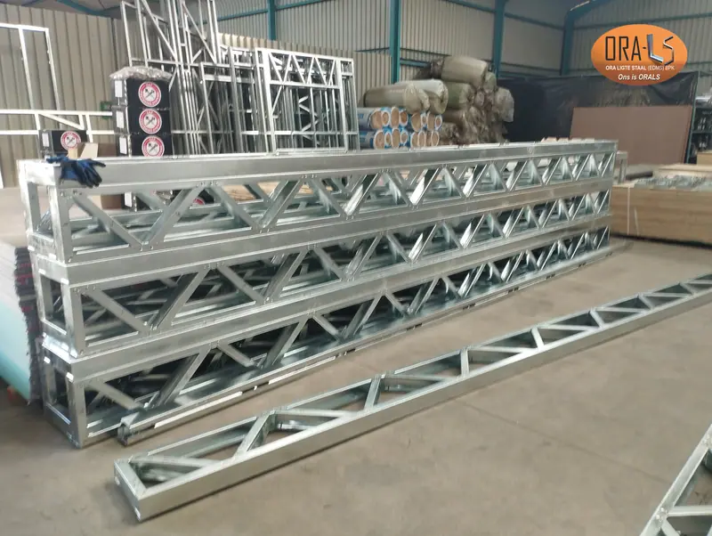 Stage event using ORALS-supplied structural systems and materials